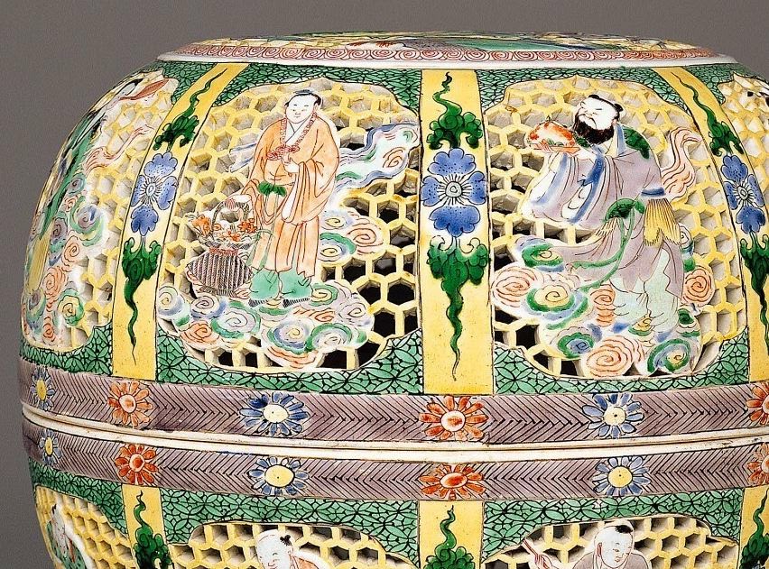<img src="Detail Kangxi Reticulated Box .jpg" alt=" Famille Jaune on Biscuit">