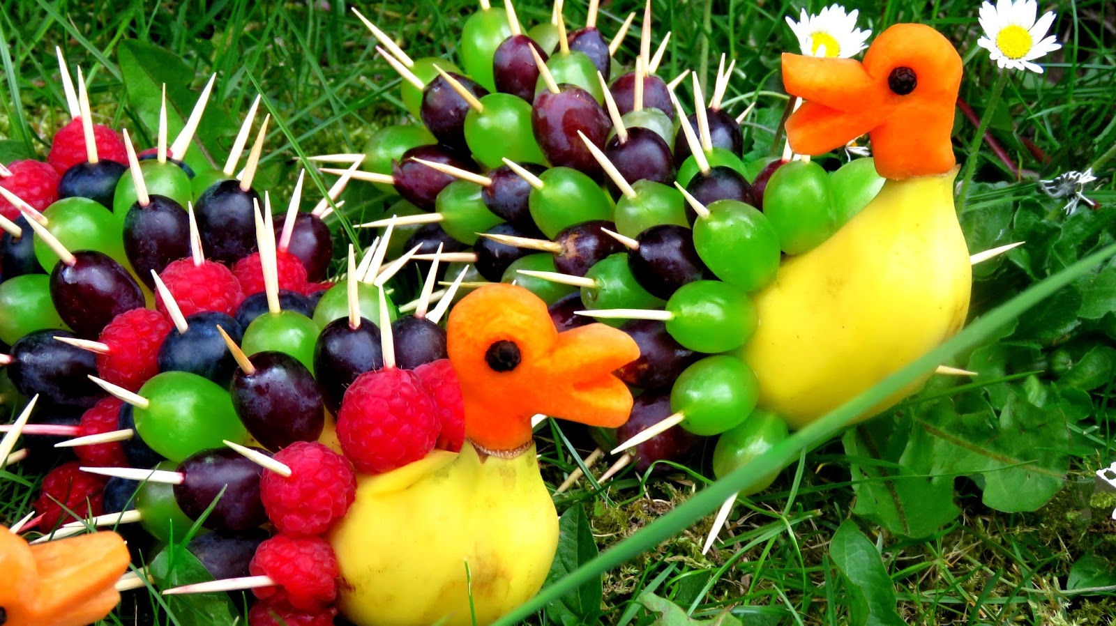 ItalyPaul Art In Fruit & Vegetable Carving Lessons Art In Banana Decoration Banana Art