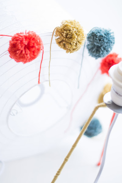 Lámpara con pompones diy