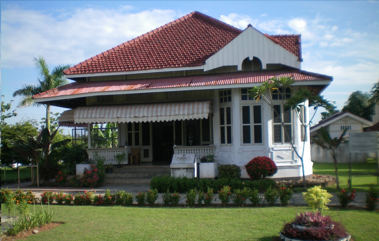 Gambar Desain Rumah Zaman Kolonial Belanda Colonial Houses Indonesia ...