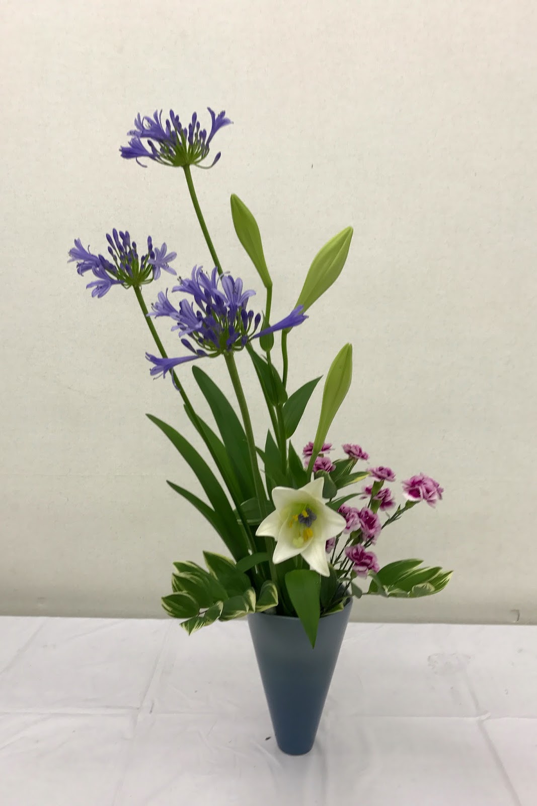 日本のいけばな ｉｔ社会で生きる補完として アガパンサス 鉄砲百合 なでしこ なるこゆり