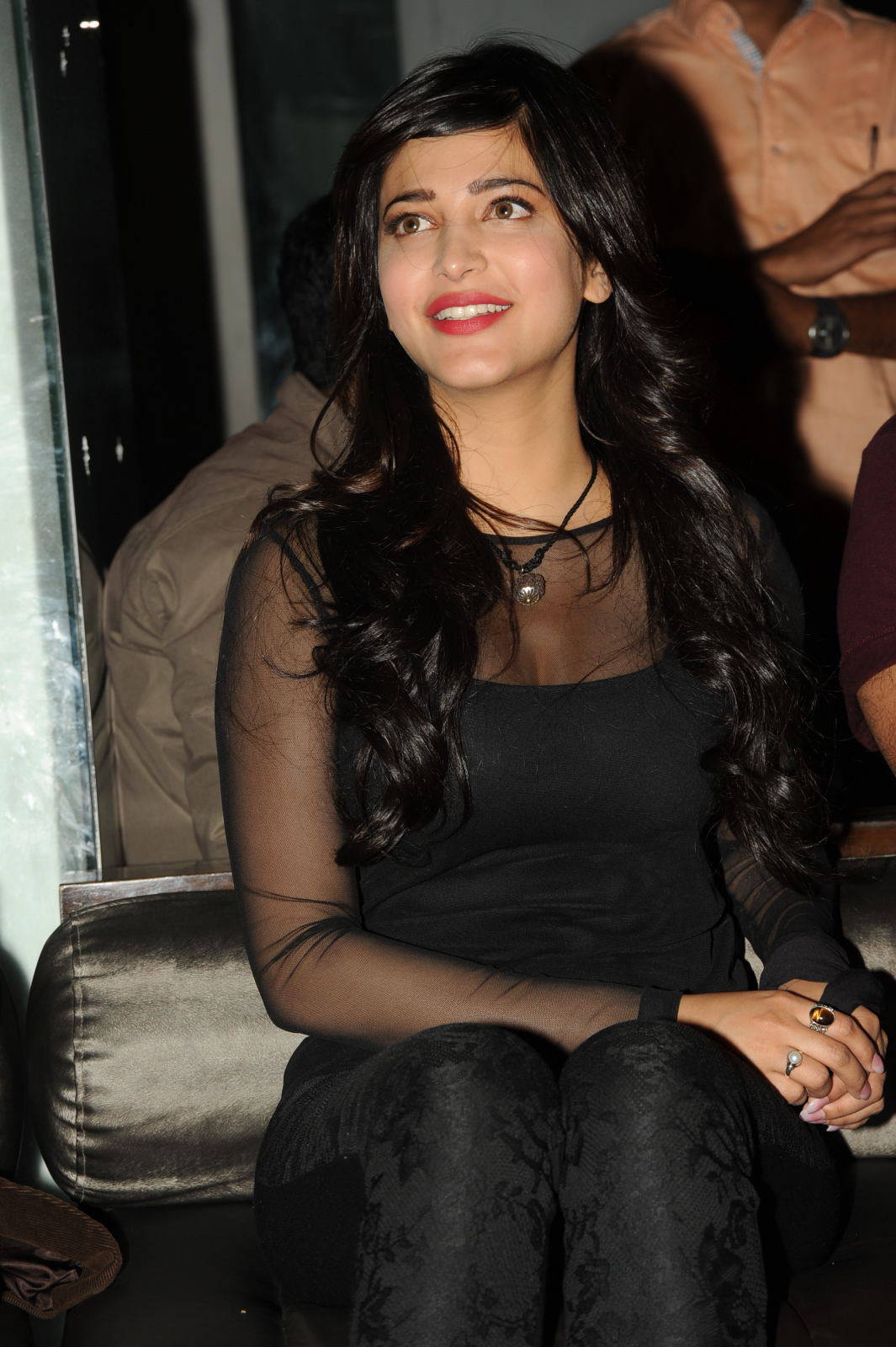 Shruti Haasan Hot Photos In Black Dress