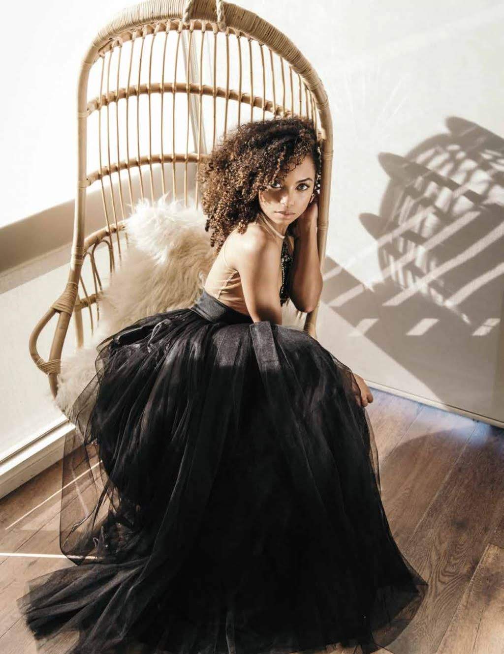 aboutnicigiri Logan Browning