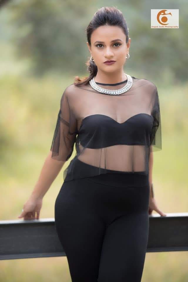 Radhika Deshpande is looking hot in tight black dress - à¤®à¤°à¤¾à¤ à¥€shoots
