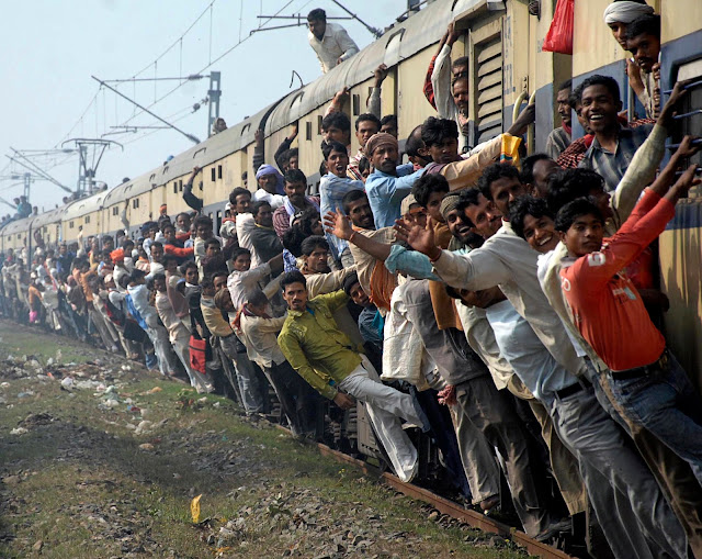 treno affollato indiano