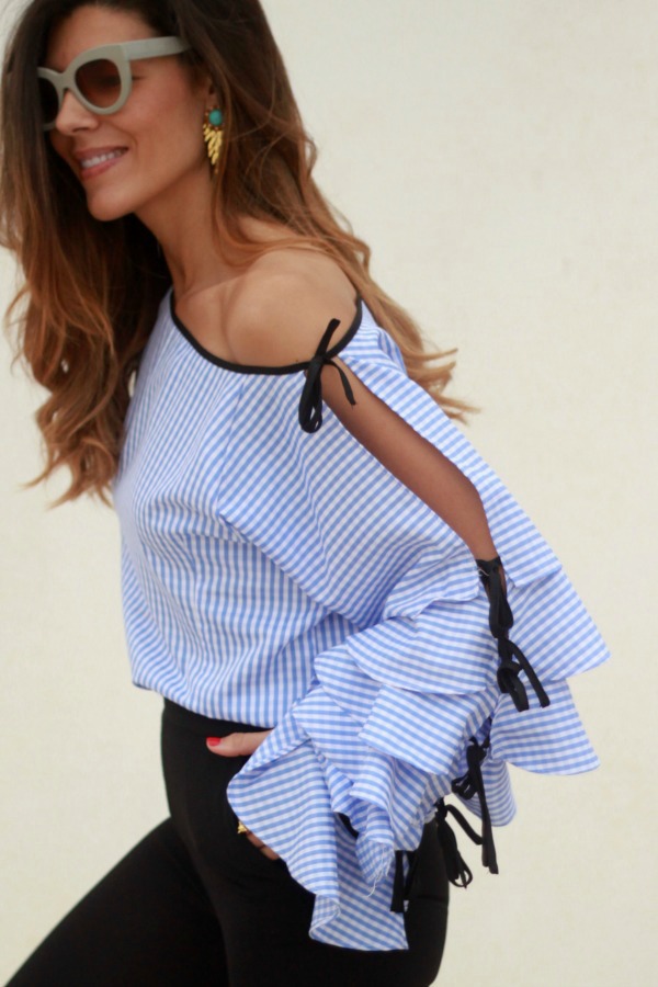 Elena Benito cuadros vichy, volantes, look pantalón negro