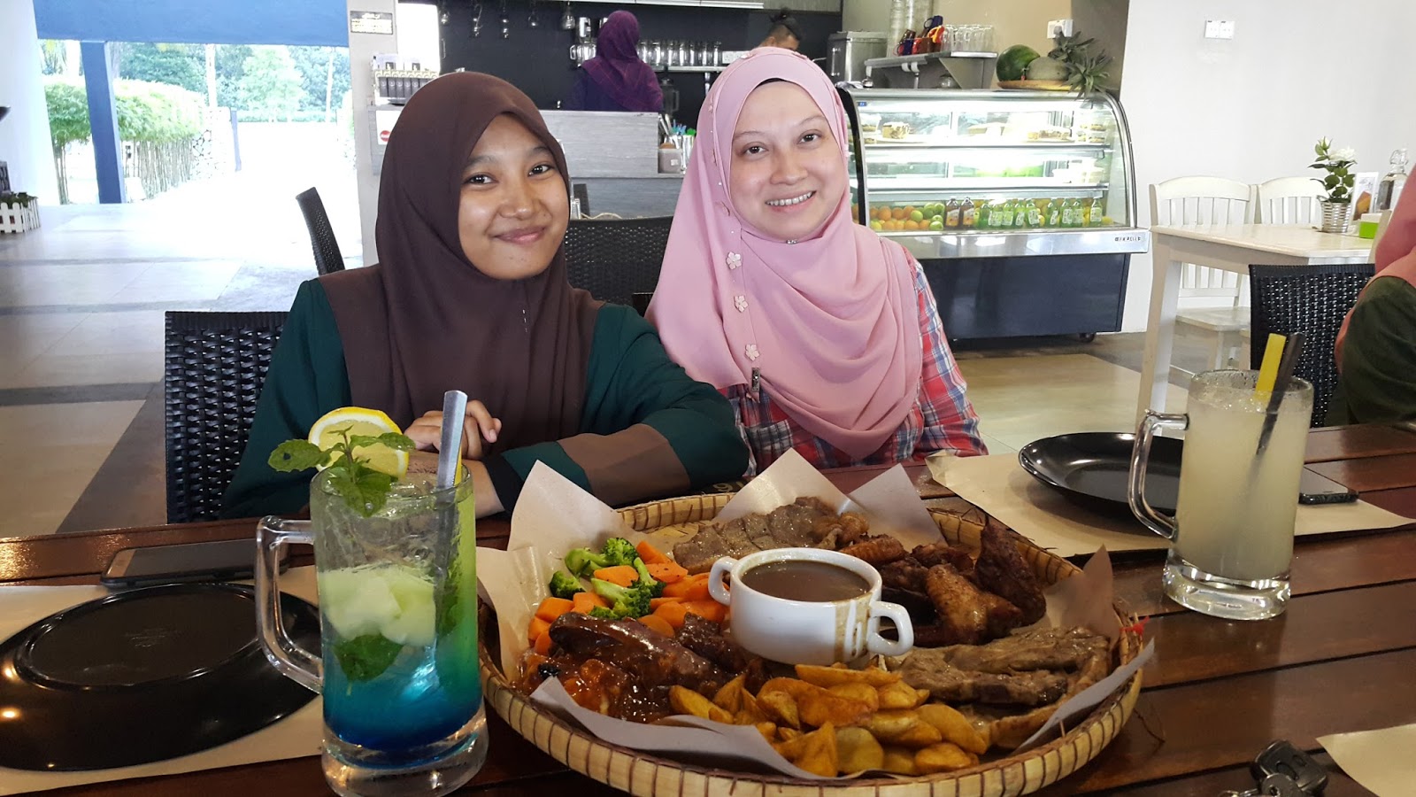 StoRiEs Of Us JJCM Kuantan The Mint & AlMaqha Cafe Steak Hub
