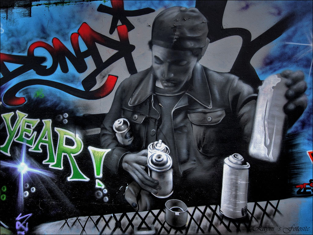 http://2.bp.blogspot.com/-sv90LFjEdrI/Tc2_sEtoi8I/AAAAAAAAAc0/rLGrtaLMHrY/s1600/Graffiti+Art+Wallpaper-freestle-graffiri-murals-for-wallpaper.jpg
