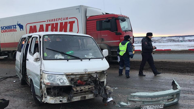 Мужчина решил подвезти людей, но попал в ДТП Мужчина решил подвезти людей, но попал в ДТП