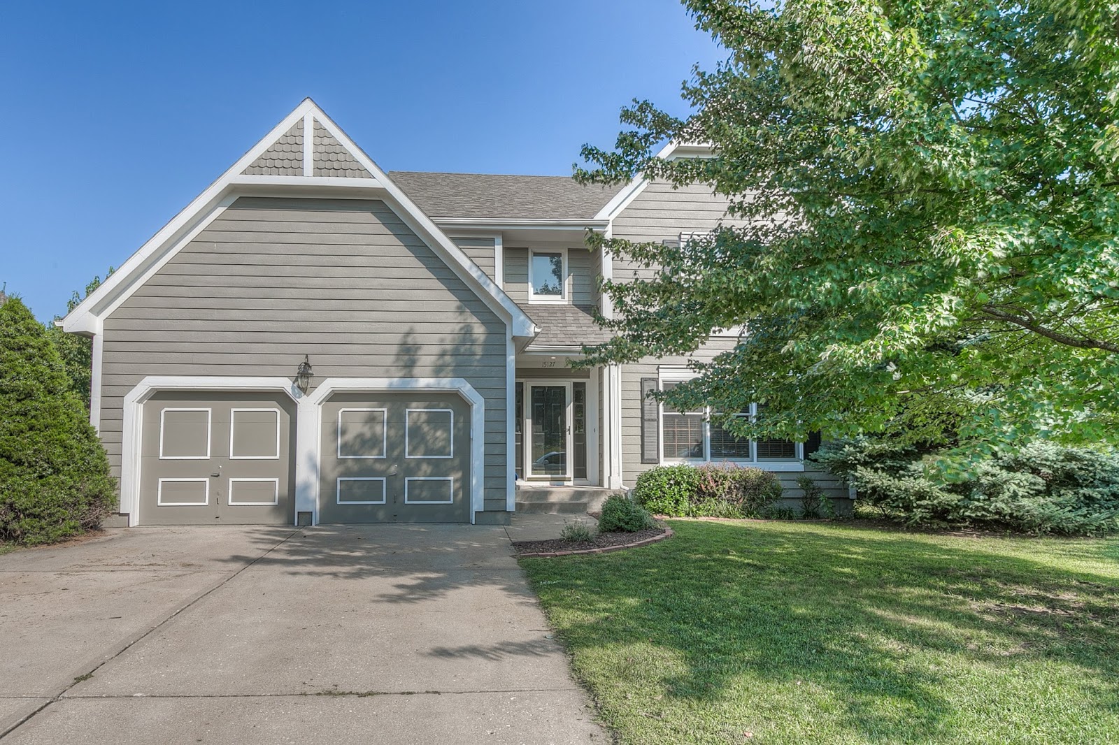 New Today! Blue Valley 4 bed, 2.5 bath, Finished Basement 250k!