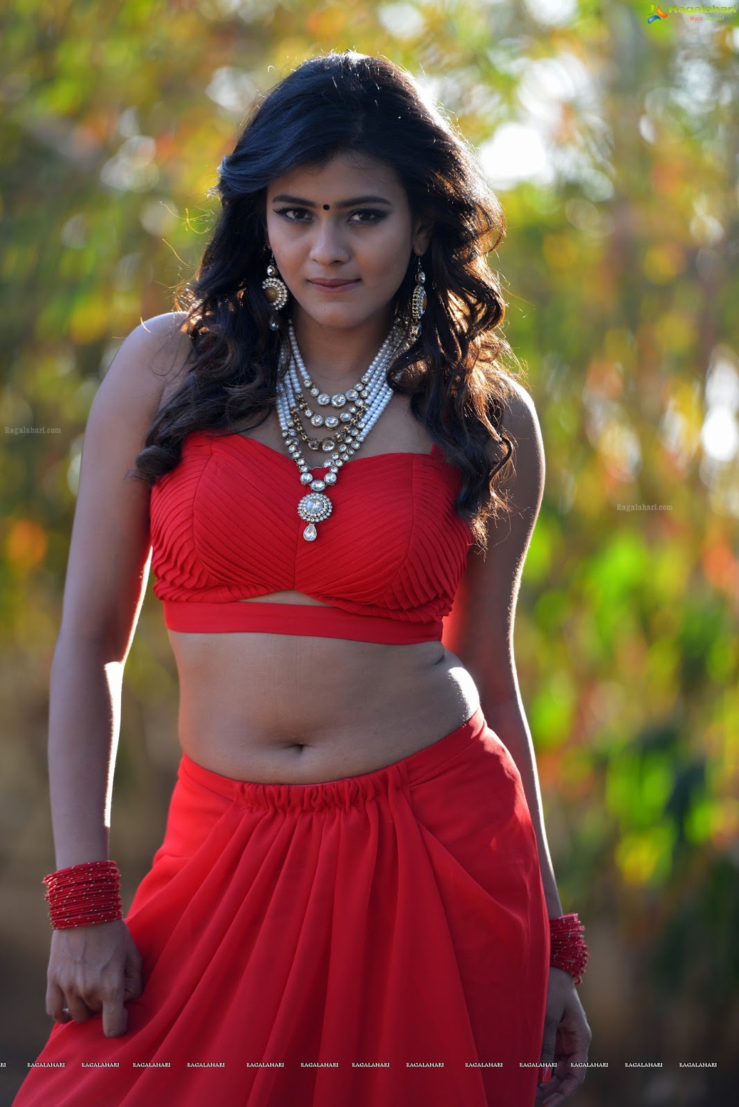 Hot Navel Pics of Hebah Patel so spicy in Red Lehenga and Designer Blouse