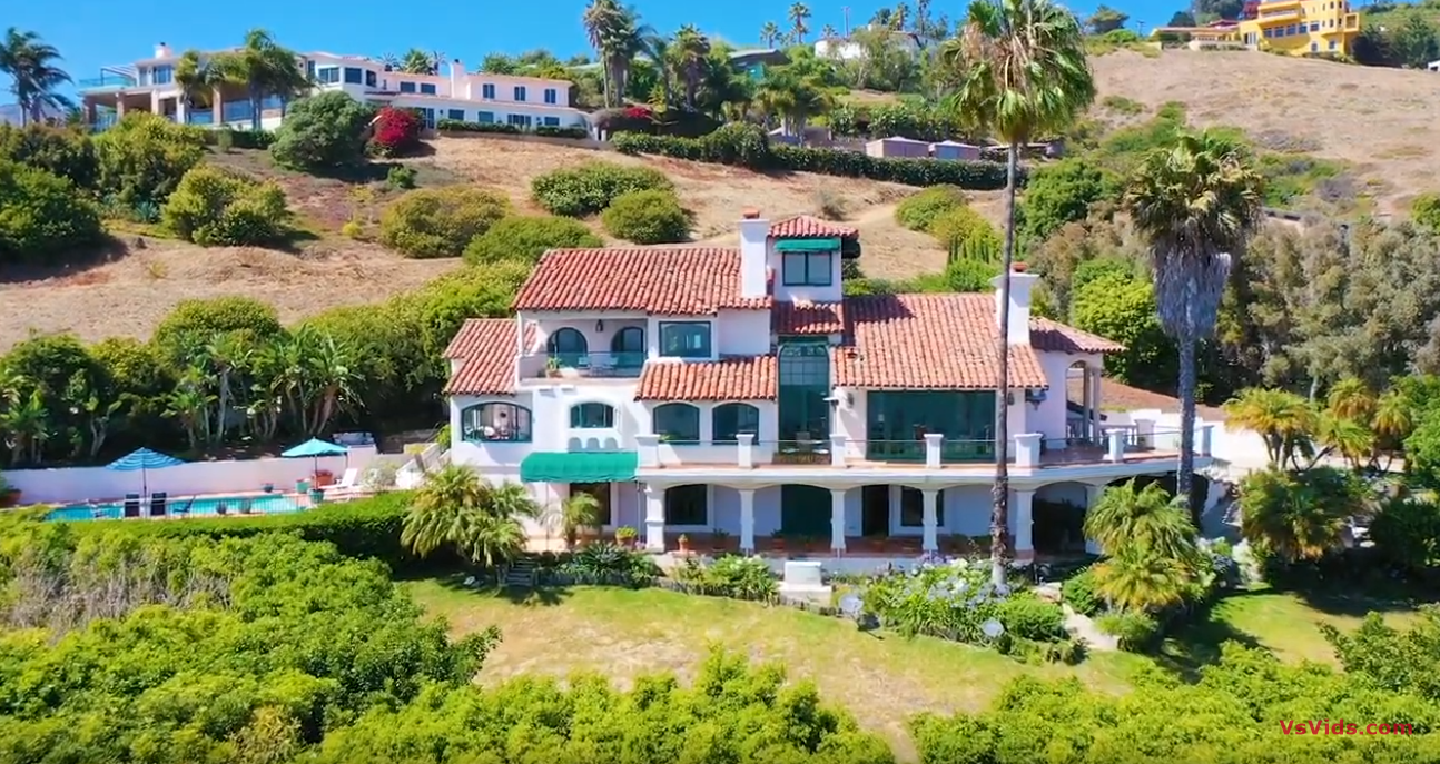 19 Photos vs. 3909 Villa Costera | Malibu - Luxury Home Tour 19 Photos vs. 3909 Villa Costera | Malibu - Luxury Home Tour