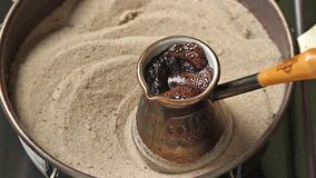 Casa Parana - La mini cafetera prepara un café espresso