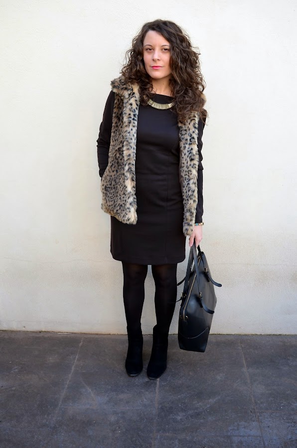 fur vest, blogger, look, chaleco, pelo, castellon, mi vestido azul, outfits, lbd, fashion blog