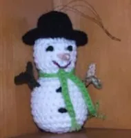 http://translate.googleusercontent.com/translate_c?depth=1&hl=es&rurl=translate.google.es&sl=en&tl=es&u=http://cobblerscabin.wordpress.com/happy-hookin/snowman-ornament-4-12-free-crochet-pattern/&usg=ALkJrhiadgxc1Z3lZfeuIPZ32ckoweZQlA