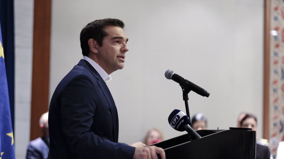 Ο Τσίπρας - Πήρε και βραβείο για τη στάση της Ελλάδας στο να πλημμυρίσει την Ευρώπη με ορδές λαθρο Ο Τσίπρας - Πήρε και βραβείο για τη στάση της Ελλάδας στο να πλημμυρίσει την Ευρώπη με ορδές λαθρο