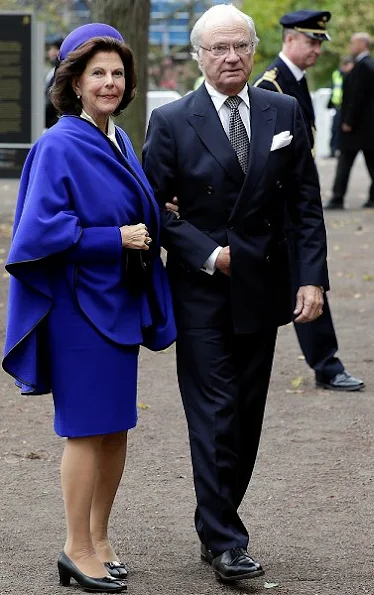 Pope Francis attend a meeting with Queen Silvia of Sweden and King Carl Gustav of Sweden at the king's House monument in Lund