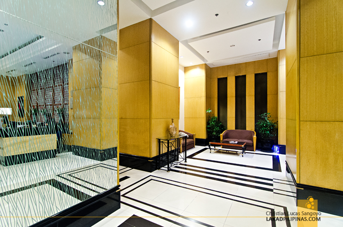 Holiday Inn Manila Galleria Lobby