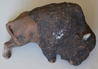 En hårt behandlad bisonoxe av Harry Tilgman.