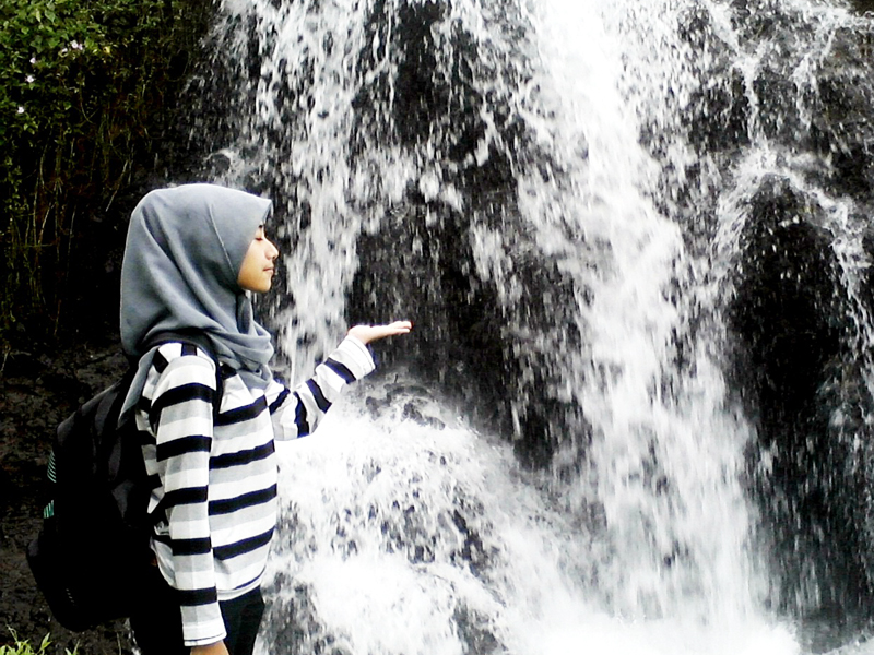 cewk manis di air terjun Batu raden Githa Algian Yusnia Putri Cewek manis penunggu air terjun Batu raden Githa Algian Yusnia Putri