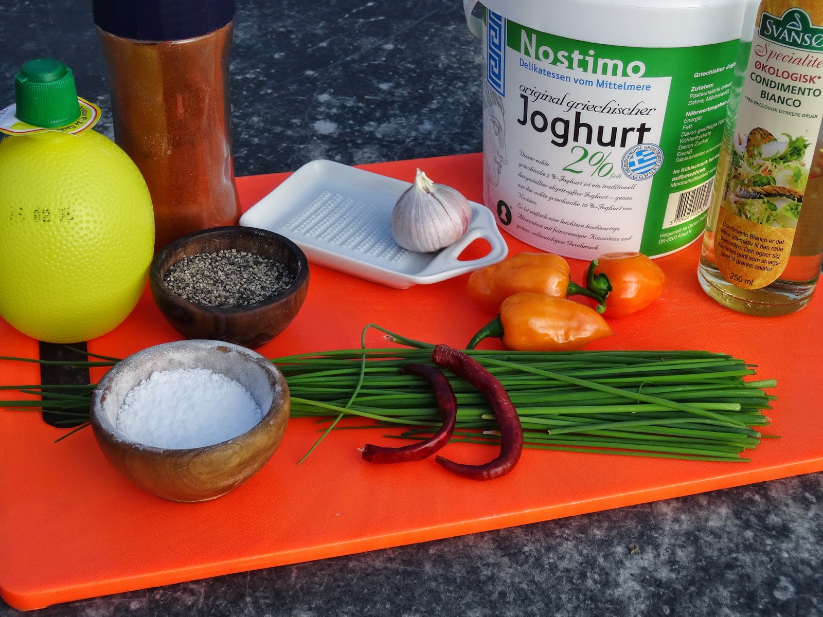 Verden ifølge Krog Opskrift Hot græsk yoghurt, hvidløgs dip