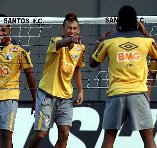 Neymar with his Santos' teammates