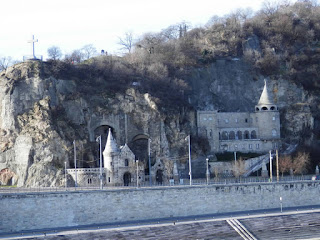 Budapest chiesa nella roccia