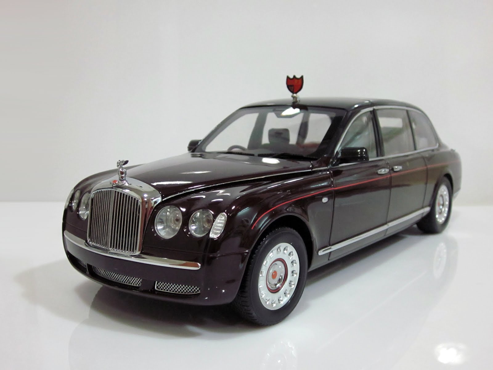 Bentley State Limousine "Queen Elizabeth" '02 - Minichamps
