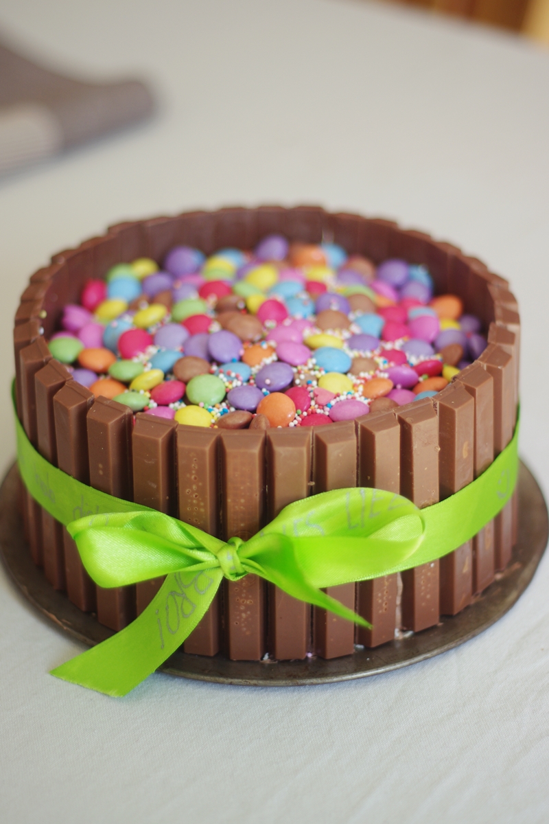 Meine Lieblings Rezepte: Smartie-Kitkat Torte