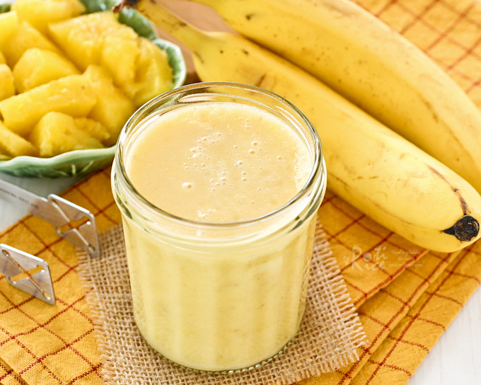 PINEAPPLE BANANA SMOOTHIE in My kitchen