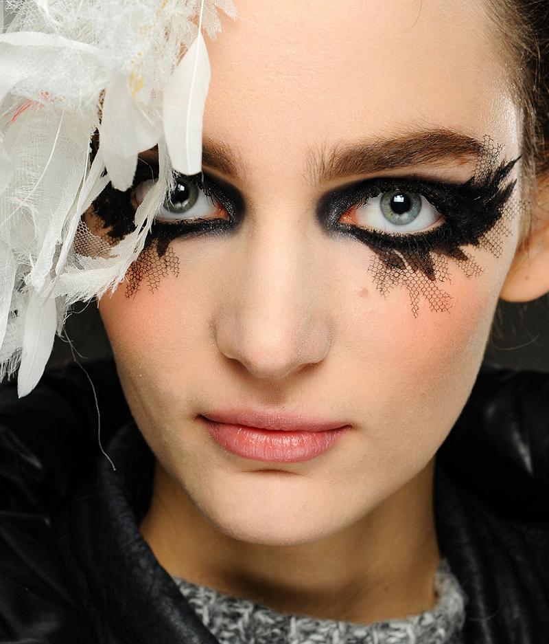 Fashion & Lifestyle: Eye Makeup... Chanel Spring 2013 Couture
