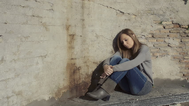 Segera Cermati! Inilah Alasan Mengapa Cewek yang Naksir Kamu Kadang Malah Menjauh Segera Cermati! Inilah Alasan Mengapa Cewek yang Naksir Kamu Kadang Malah Menjauh