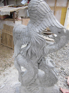 <img src="Detail foto dari Belakang-Patung Garuda-Naga bertarung .jpg" alt="Patung Tarung Garuda Naga  terbuat dari marmer">