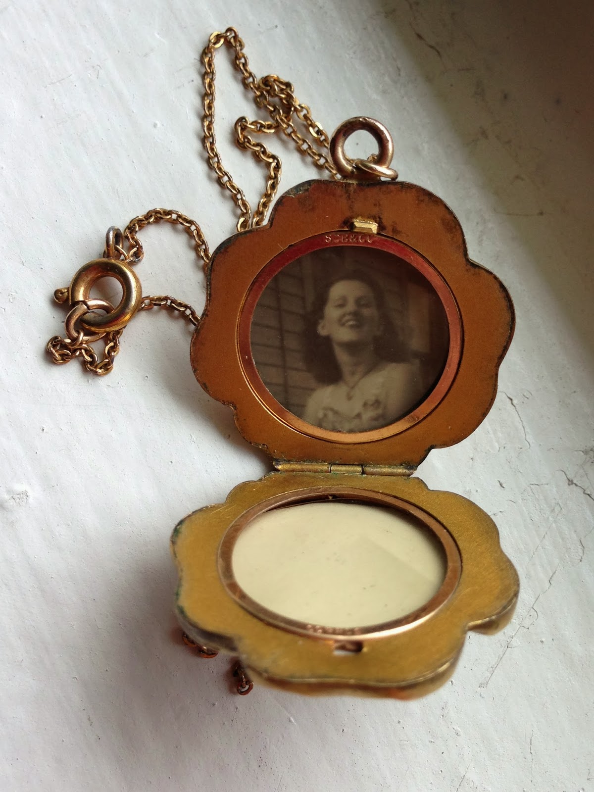 MemoryStation Antique Art Nouveau Repousse Flower Rhinestone Gold Filled Locket Wedding Locket