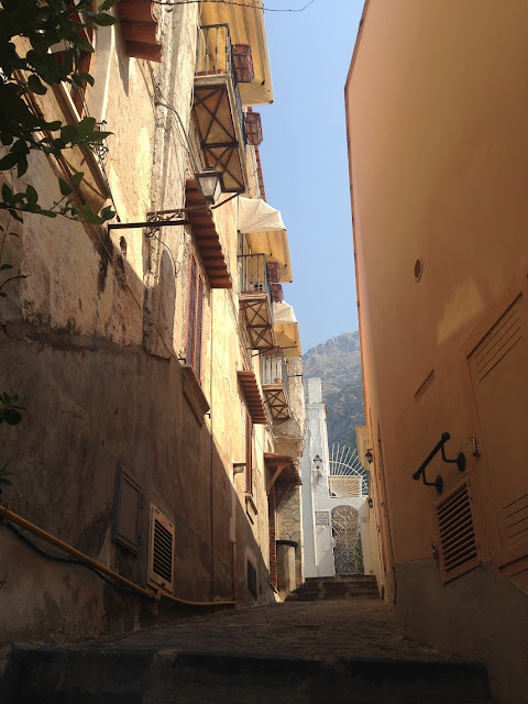 Narrow passge, Positano, Amalfi Coast, Italy