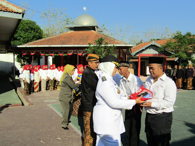 PERINGATI HUT RI KE 73 LAPAS KELAS IIA SRAGEN LAKSANAKAN UPACARA