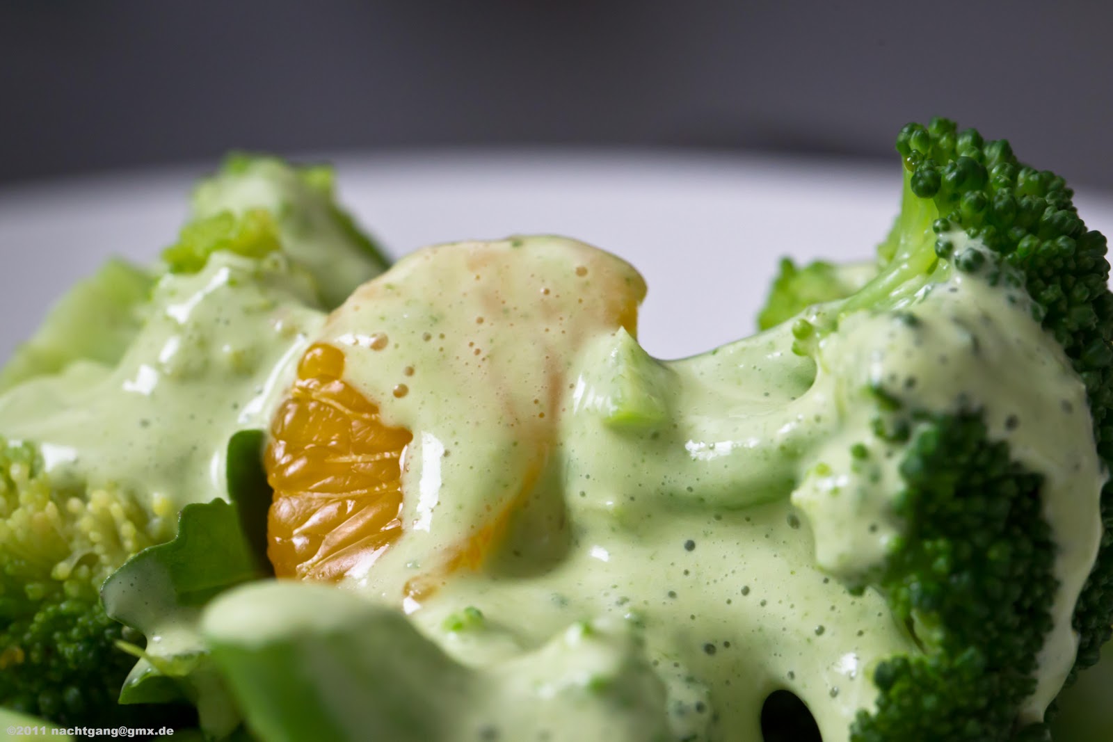 Markus Welt: Brokkoli-Mandarinen-Trauben-Salat mit Rucola-Soße und ...