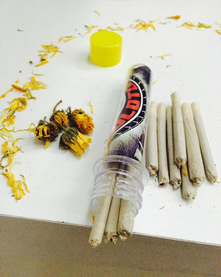 KUMBAYA O cigarro de ervas e flores que você precisa conhecer.