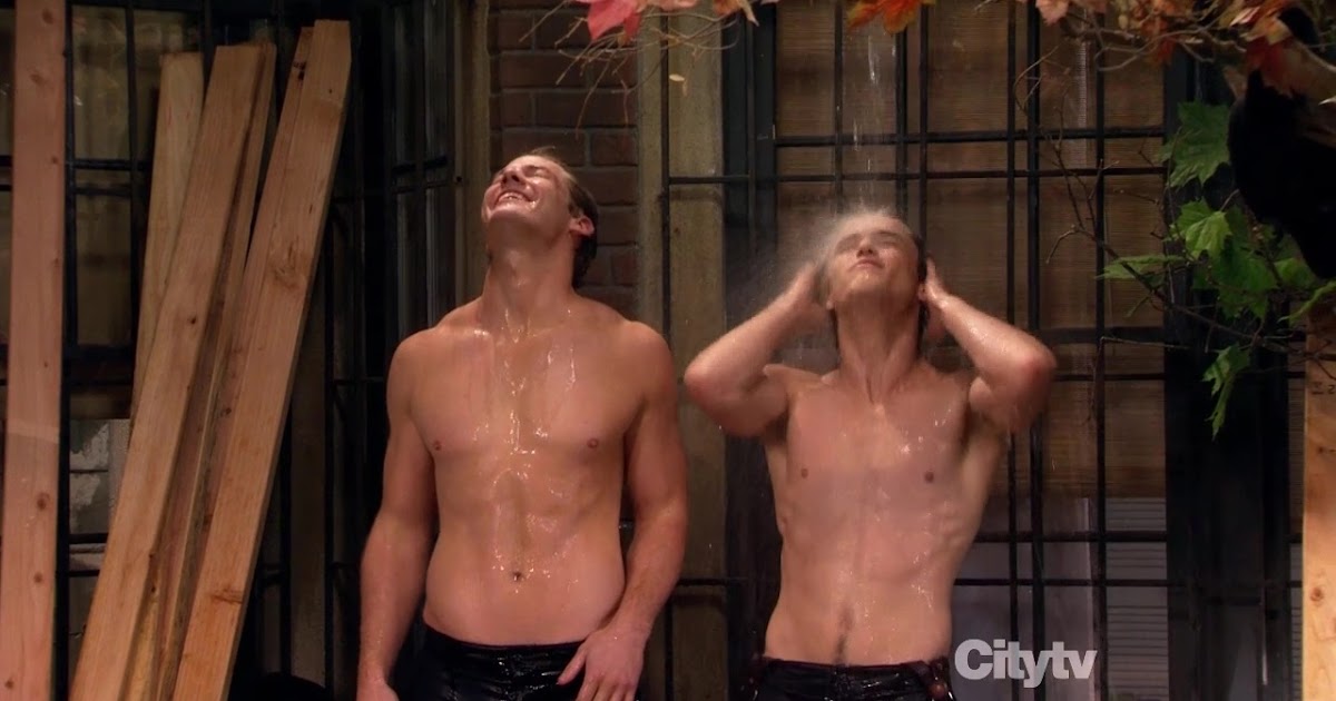 ausCAPS: Brandon W. Jones and Jack DePew shirtless in 2 Broke Girls 2