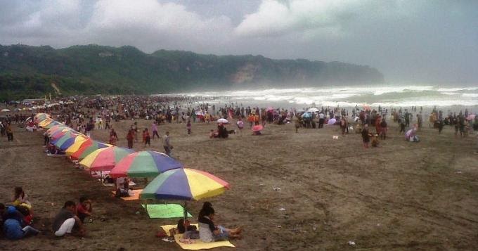 TEXT DESCRIPTIVE TENTANG PANTAI PARANGTRITISTEXT DESCRIPTIVE