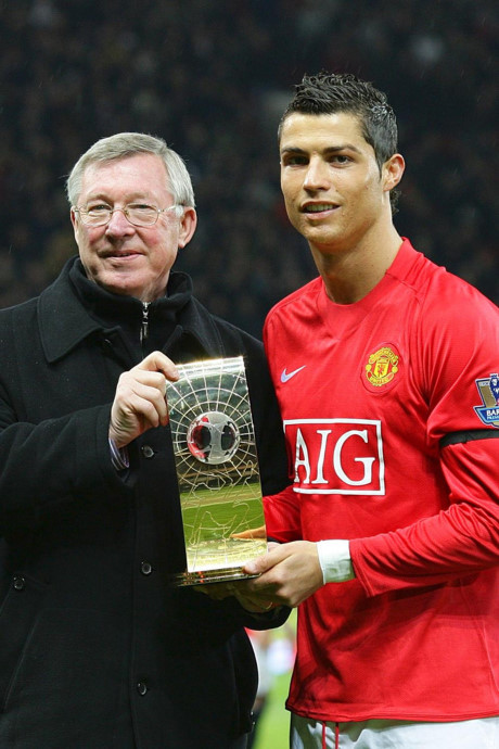 Khong ai ngo doi tuong nay dam che gieu Ronaldo - Anh 5