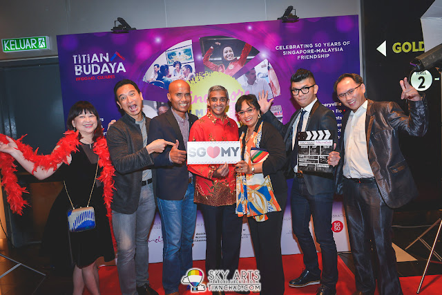 (L-R) Goh Ching Lee (Artistic Director/Producer CultureLink), Yeo Whee Jim (Director MCCY), Sanif Olek (Director of Sayang Disayang), HE Mr Vanu Gopala Menon (SG High Commissioner, Royston Tan (Director of 7 Letters) and David (CultureLink)