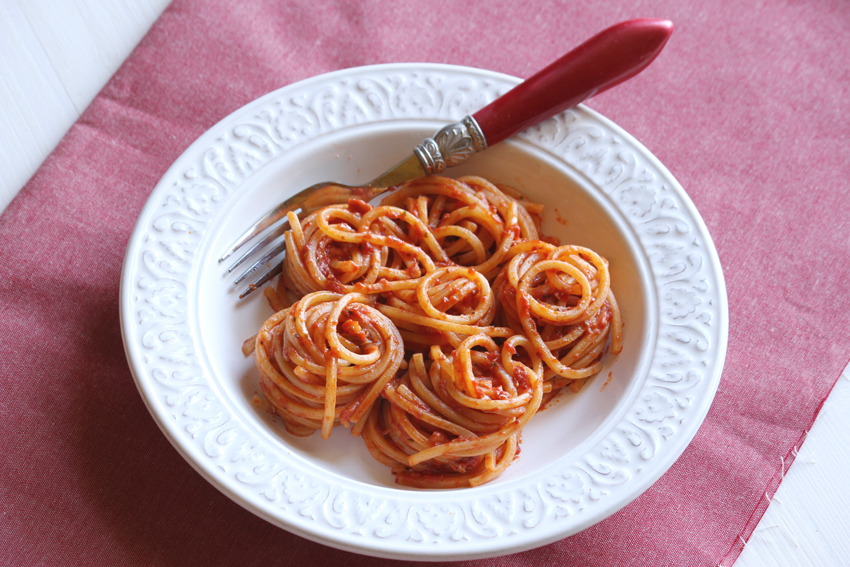 Pikantne spaghetti z tuńczykiem