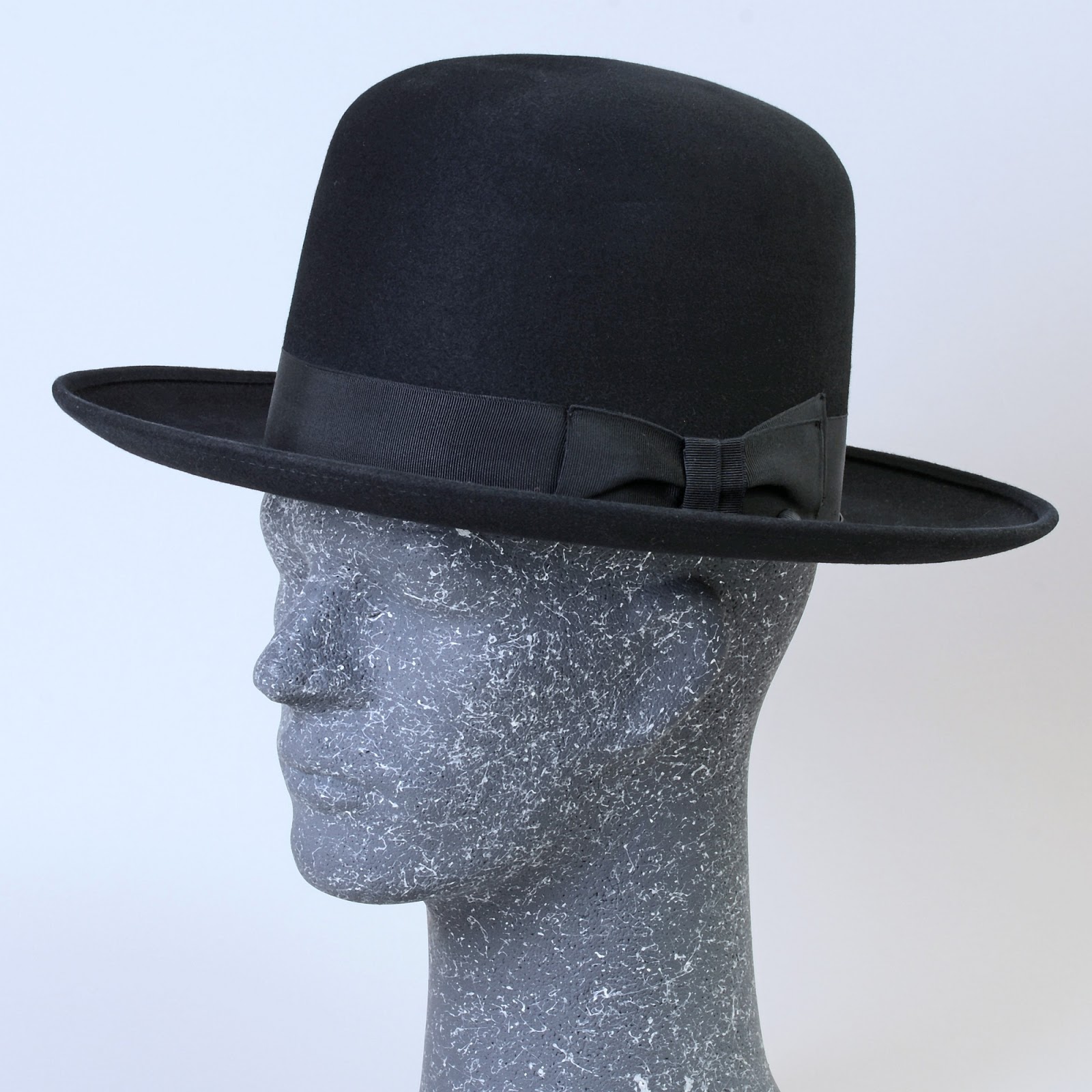 The Philippi Collection: Hats from Industrias Sombrereras Españolas