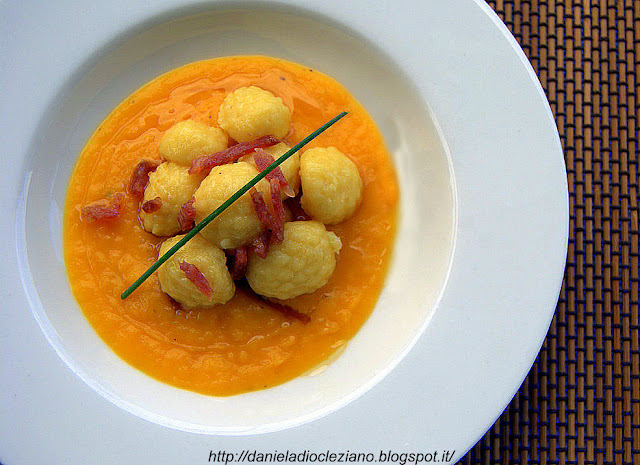 gnocchi con crema di zucca e petuccia