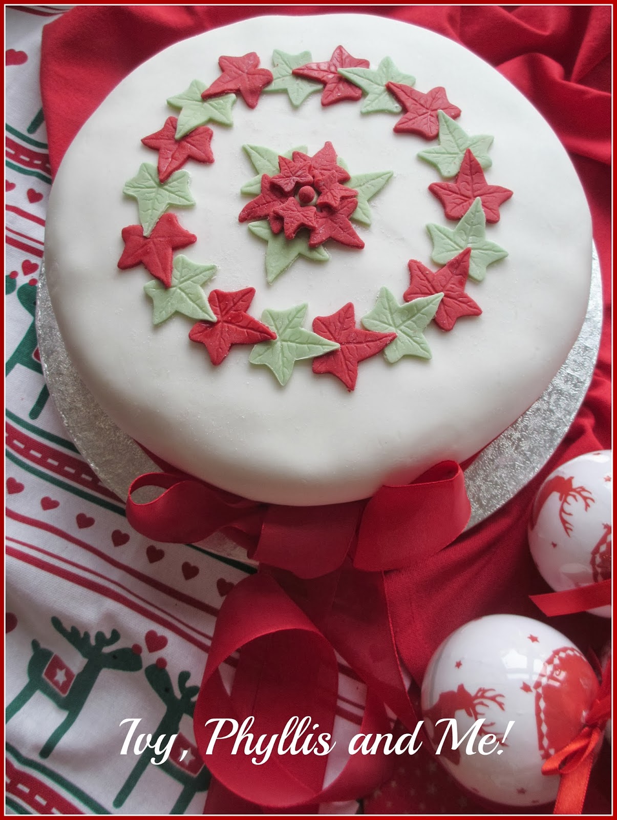 Ivy, Phyllis and Me!: CHRISTMAS &quot;TO DO LIST&quot; ~ ICING THE CHRISTMAS CAKE