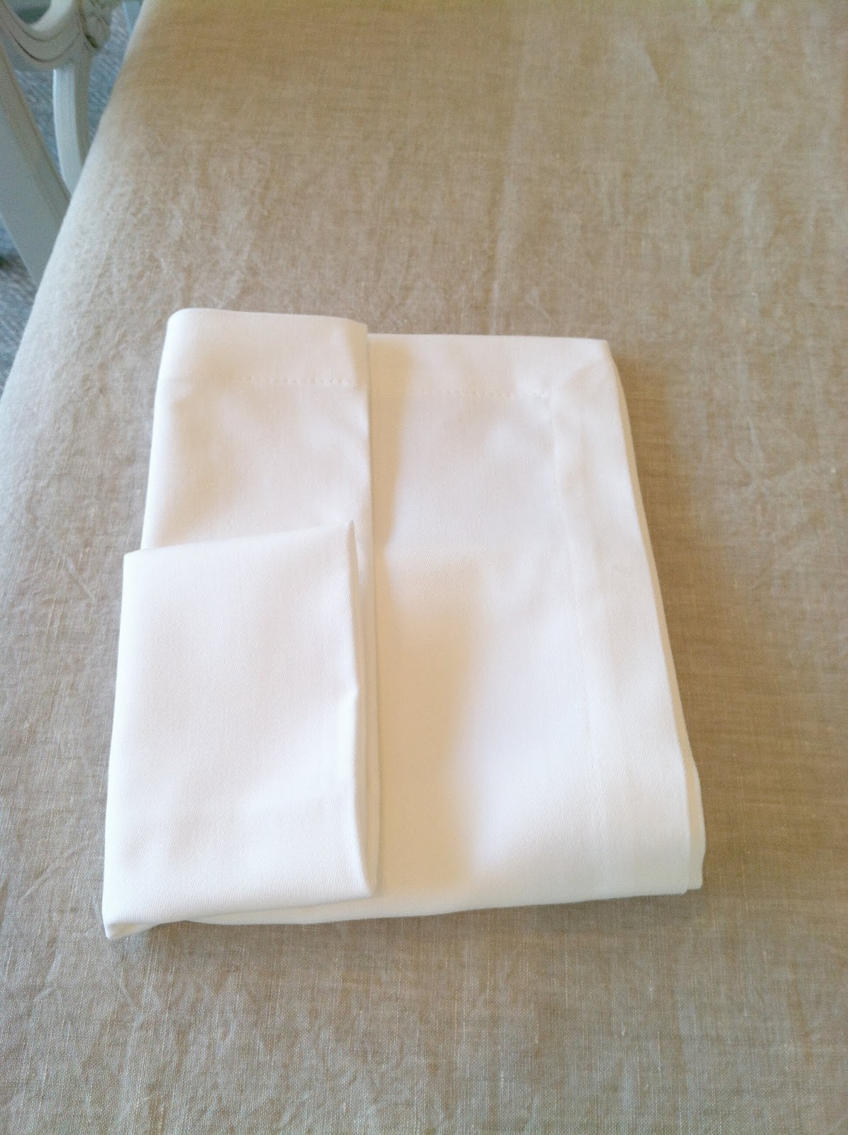 Delicious Spaces: DIY: A Fancy Napking Setting