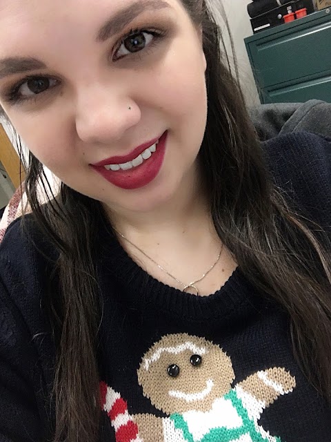 Red Lips & Christmas Sweaters | ❄Blogmas❄