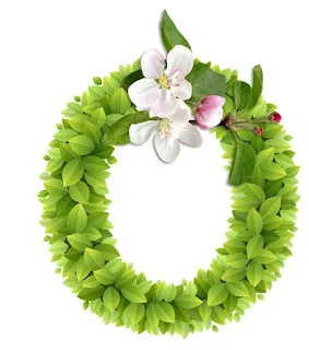 Abecedario con Hojas Verdes y Flores Blancas. Alphabet with Green Leaves and White Flowers.