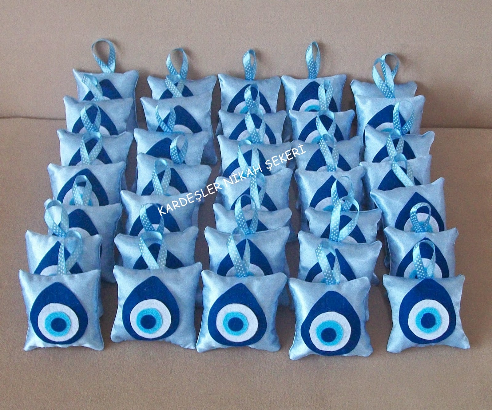 Kardeşler nikah Şekeri. Keçe nazar boncuklu